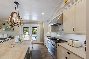 The Shady Mermaid 2 Bedroom Home by RedAwning