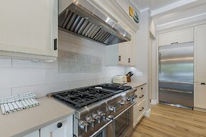 The Shady Mermaid 2 Bedroom Home by RedAwning