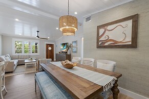 The Shady Mermaid 2 Bedroom Home by RedAwning