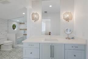 The Shady Mermaid 2 Bedroom Home by RedAwning