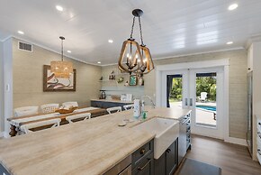 The Shady Mermaid 2 Bedroom Home by RedAwning