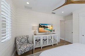 The Shady Mermaid 2 Bedroom Home by RedAwning