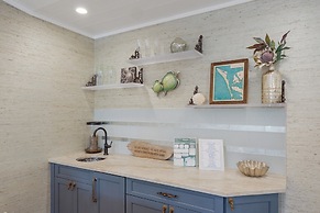 The Shady Mermaid 2 Bedroom Home by RedAwning