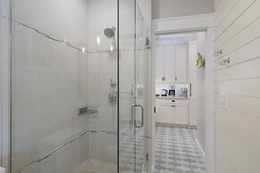 The Shady Mermaid 2 Bedroom Home by RedAwning