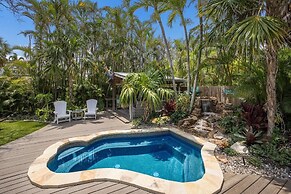 The Shady Mermaid 2 Bedroom Home by RedAwning