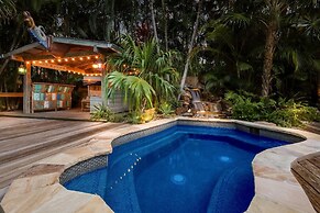 The Shady Mermaid 2 Bedroom Home by RedAwning