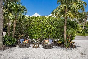 The Shady Mermaid 2 Bedroom Home by RedAwning