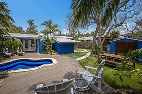 The Shady Mermaid 2 Bedroom Home by RedAwning