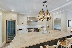 The Shady Mermaid 2 Bedroom Home by RedAwning