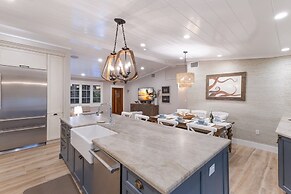 The Shady Mermaid 2 Bedroom Home by RedAwning