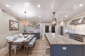 The Shady Mermaid 2 Bedroom Home by RedAwning