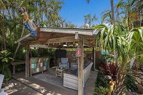 The Shady Mermaid 2 Bedroom Home by RedAwning