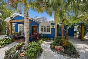 The Shady Mermaid 2 Bedroom Home by RedAwning