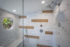 The Shady Mermaid 2 Bedroom Home by RedAwning