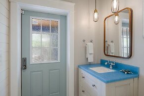 The Shady Mermaid 2 Bedroom Home by RedAwning