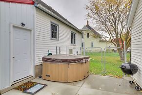 Harmony Home w/ Fire Pit: 5 Mi to Niagara Cave!