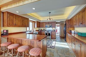 Big Sky Condo w/ Mountain Views < 1 Mi to Resort!