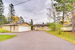 Lake Superior Getaway - Walk to Water!
