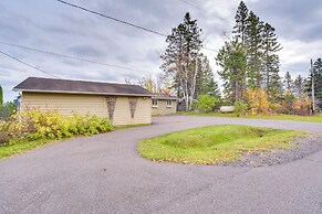 Lake Superior Getaway - Walk to Water!