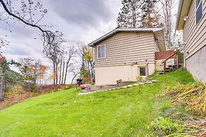 Lake Superior Getaway - Walk to Water!