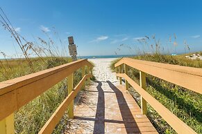 Top-floor Sunset Vistas Condo: Ocean-view Balcony!