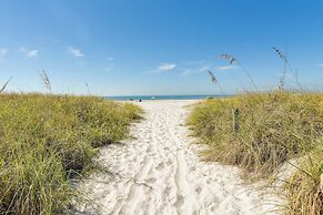 Top-floor Sunset Vistas Condo: Ocean-view Balcony!