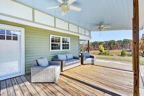 Beautiful Farmhouse w/ Pilot Mtn State Park Views!