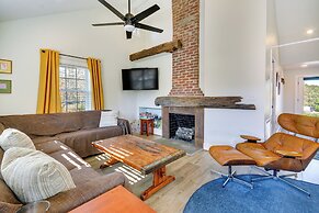 Beautiful Farmhouse w/ Pilot Mtn State Park Views!