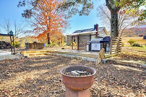 Beautiful Farmhouse w/ Pilot Mtn State Park Views!