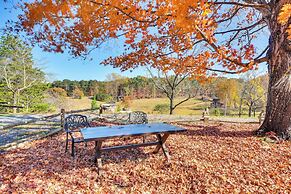 Beautiful Farmhouse w/ Pilot Mtn State Park Views!