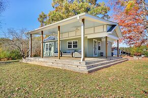 Beautiful Farmhouse w/ Pilot Mtn State Park Views!