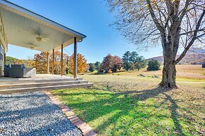 Beautiful Farmhouse w/ Pilot Mtn State Park Views!