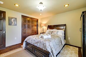 Luxe Lake House w/ Private Beach in Pocono Summit