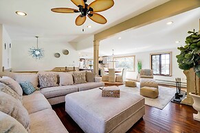 Luxe Lake House w/ Private Beach in Pocono Summit