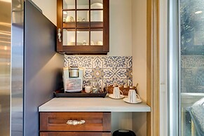 Luxe Lake House w/ Private Beach in Pocono Summit