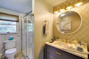 Luxe Lake House w/ Private Beach in Pocono Summit