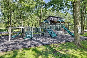 Luxe Lake House w/ Private Beach in Pocono Summit