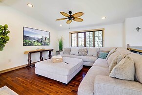 Luxe Lake House w/ Private Beach in Pocono Summit