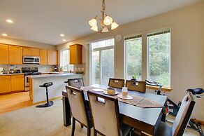 Charming Everett Townhome - 3 Mi to Downtown!