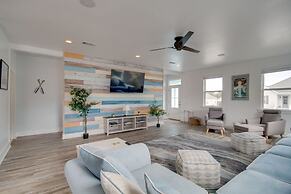 Sunny Waveland Home Rental w/ Pool: Walk to Beach!