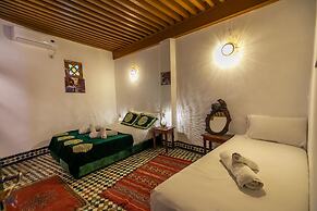 Riad fes iline