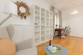 Bright Aapartment Holenderska by Renters
