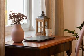 Bright Aapartment Holenderska by Renters