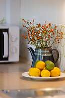 Bright Aapartment Holenderska by Renters