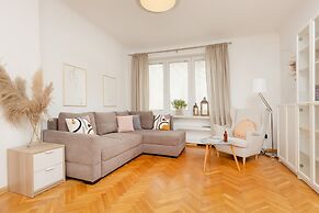 Bright Aapartment Holenderska by Renters