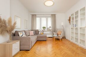Bright Aapartment Holenderska by Renters