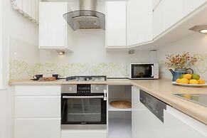 Bright Aapartment Holenderska by Renters