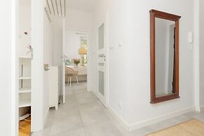 Bright Aapartment Holenderska by Renters