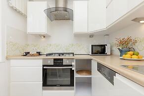 Bright Aapartment Holenderska by Renters