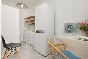 Bright Aapartment Holenderska by Renters